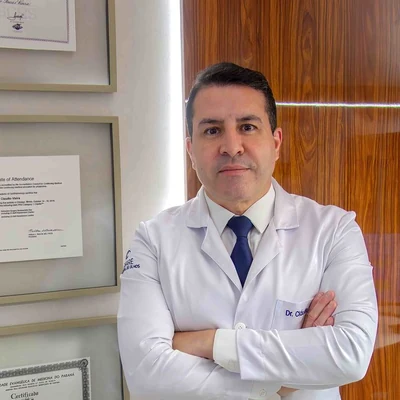 Dr. Cláudio Vieira — Médico Oftalmologista CRM 98065/SP