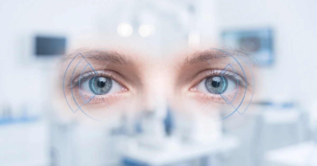 Estrabismo: olhos em avaliação clínica com guias de alinhamento discretos