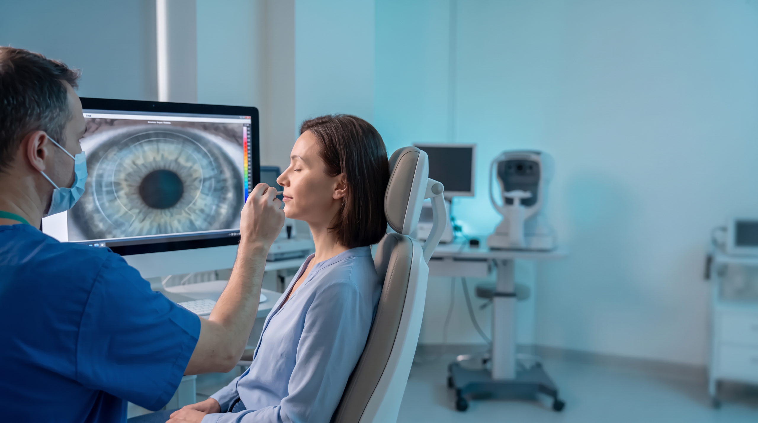 Paciente en evaluación corneal para anillo intracorneal de Ferrara